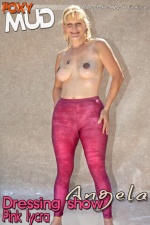 Dressing show - pink lycra